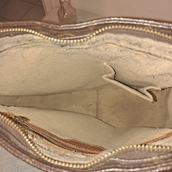 Louis Vuitton Vintage Monogram Tote Handbag with Loop Handle - Picture 12 of 15